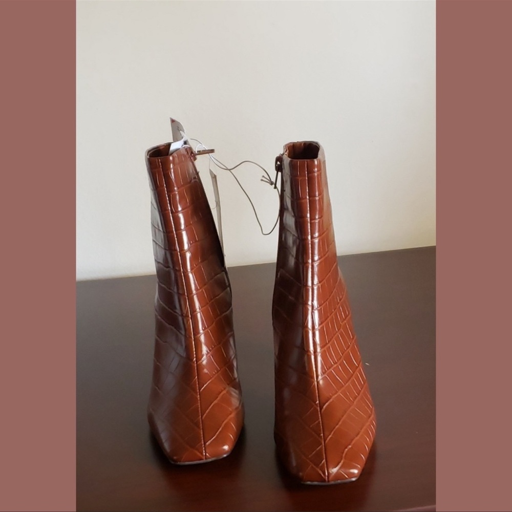 BCBGeneration Croc-Embossed Brown Leather Ankle Boots NWOT - Picture 3 of 7